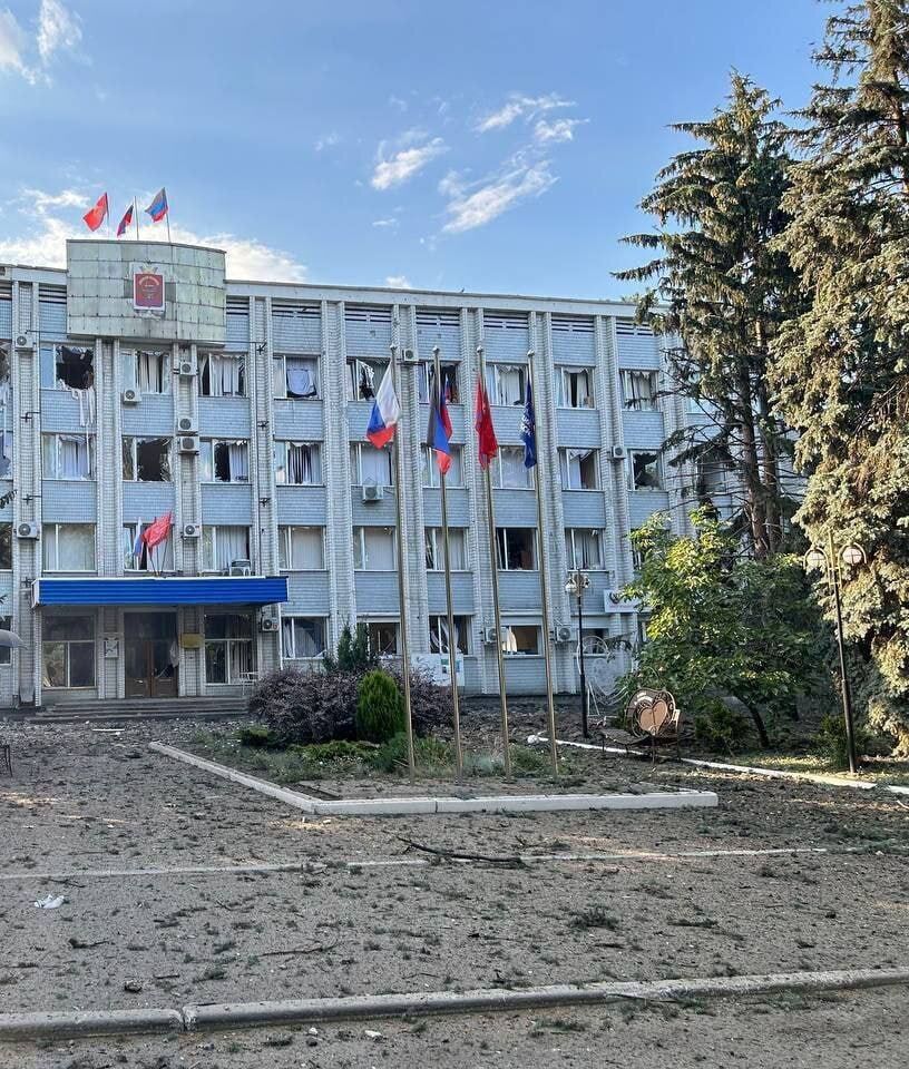 В окупованій Волновасі влаштували "бавовну" в будівлі "адміністрації". Фото
