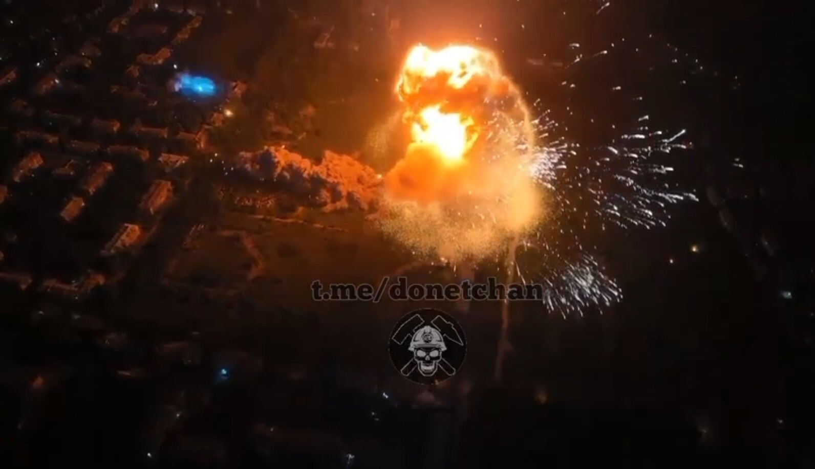"Фаєр-шоу" було яскравим: відео потужного вибуху на складі БК окупантів у Макіївці та фото наслідків