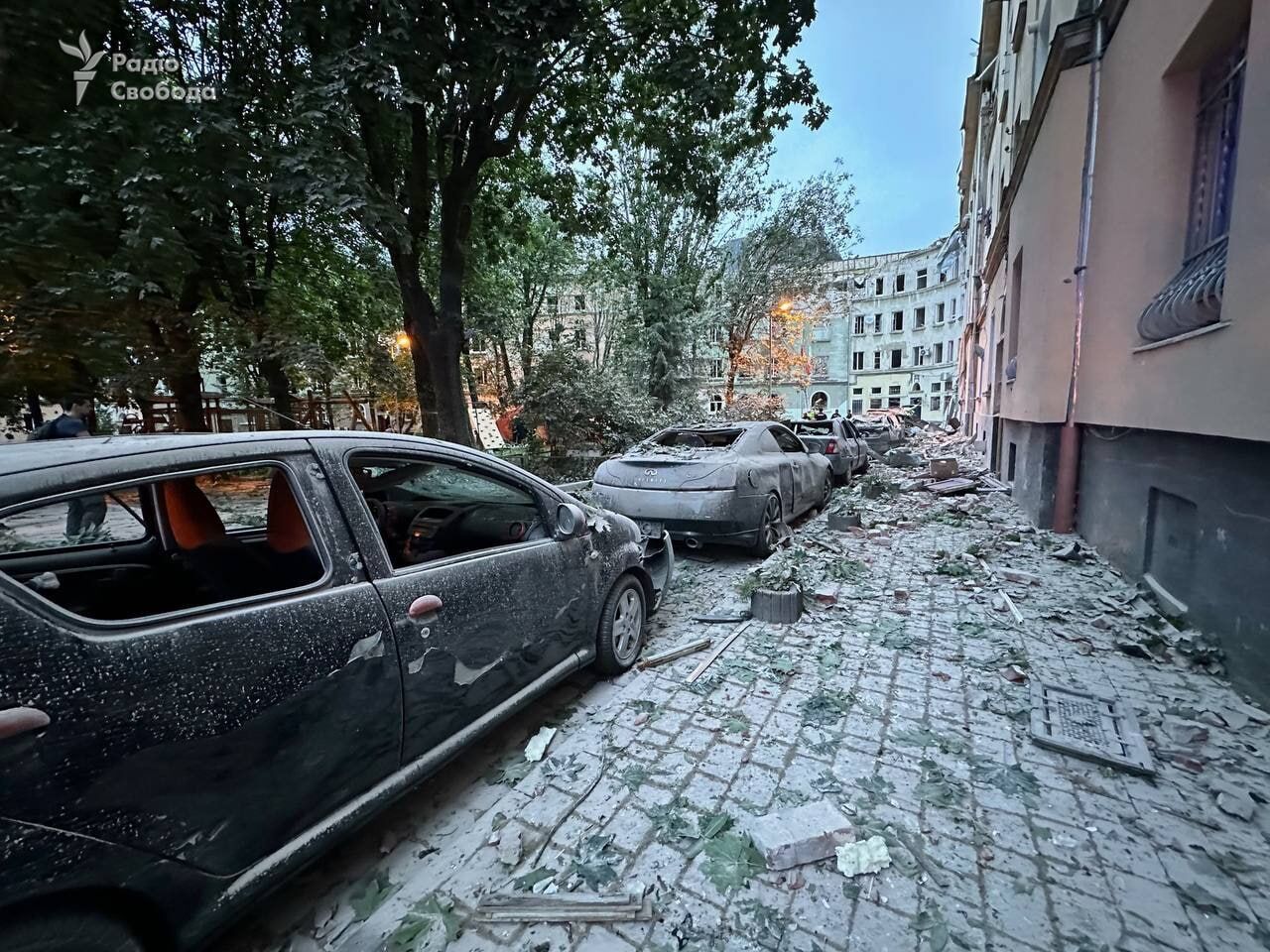Оккупанты ударили по Львову, есть прилет в многоэтажку: семь человек погибли, десятки травмированы. Фото и видео