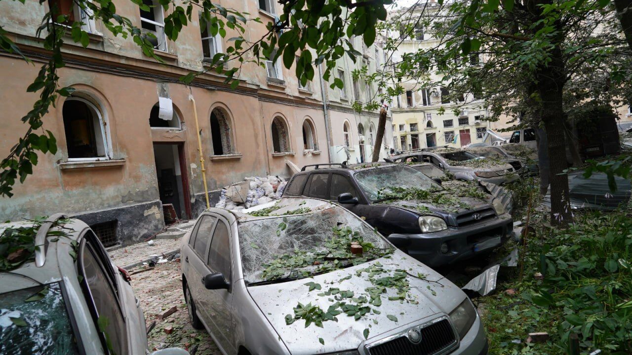 Окупанти вдарили по Львову, є приліт у багатоповерхівку: сім людей загинули, десятки травмовані. Фото й відео