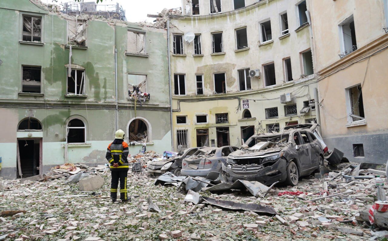 Окупанти вдарили по Львову, є приліт у багатоповерхівку: сім людей загинули, десятки травмовані. Фото й відео
