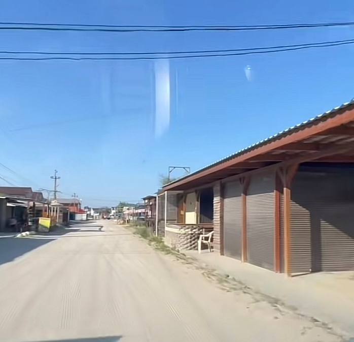 Апокаліптична картина: який вигляд має окупована Кирилівка у розпал сезону з приходом "русского міра". Відео