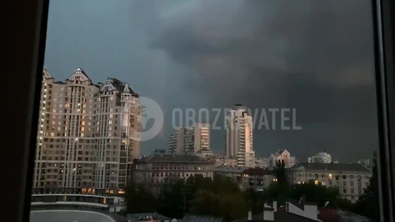 Наслідки негоди: у Борисполі ураган зруйнував котельну трубу. Фото
