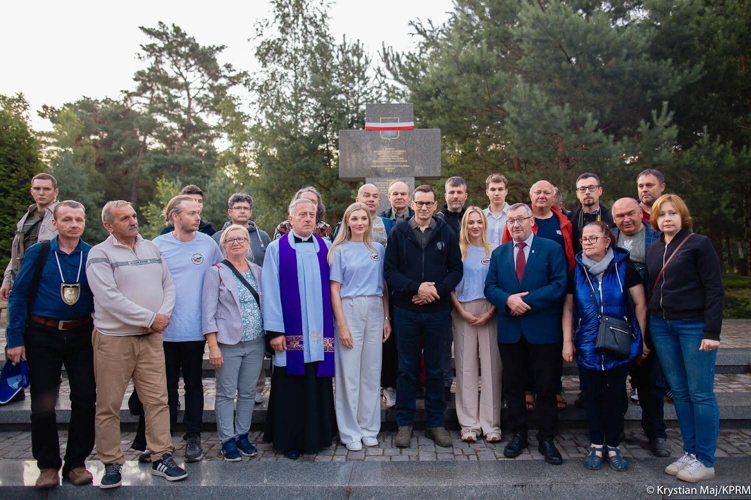 Прем’єр Польщі приїхав в Україну і вшанував жертв Волинської трагедії. Фото