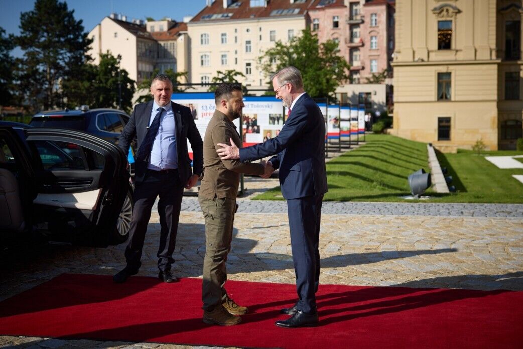 Дальнобойное оружие для ВСУ и заморозка российских активов: Зеленский провел переговоры с премьер-министром Чехии