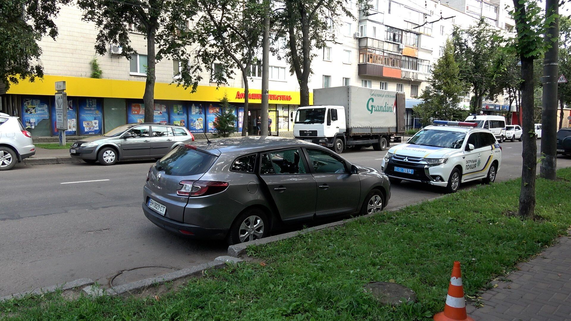 У Сумах чоловік відкрив стрілянину, рух транспорту на вулиці зупинили – ЗМІ