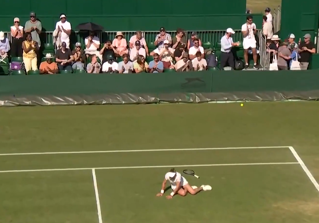 Украинская теннисистка рухнула на корт после матча Wimbledon-2023. Ей устроили овации