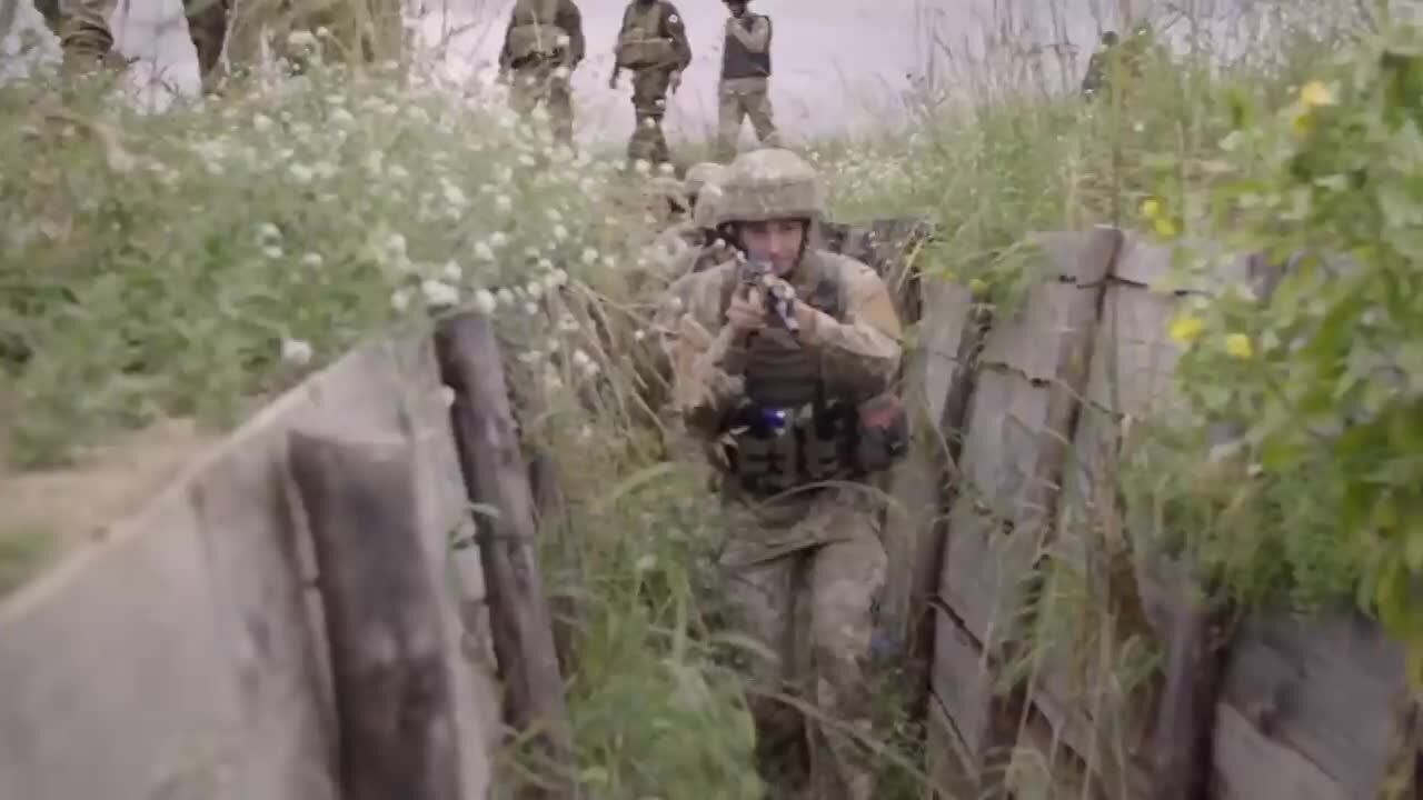 "Ни одного дня слабости. Идем вперед!": Зеленский обнародовал мощное видео по случаю 500 дней полномасштабной войны