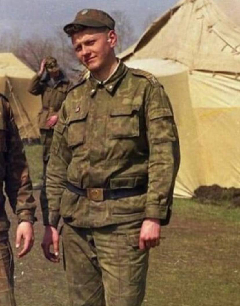 "Залізному генералу" – 50: який вигляд у молодості мав головнокомандувач ЗСУ Валерій Залужний. Фото