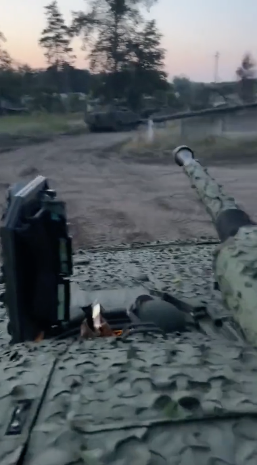 Прибули в Україну і готові до бою: Резніков показав шведські БМП CV 90. Відео