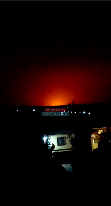 В окупованому Сорокиному гаряче: горить склад, детонують боєприпаси. Відео