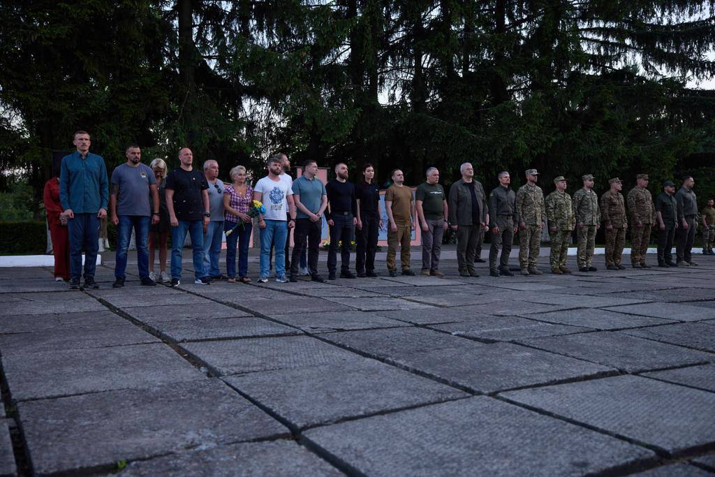 Прокопенко, Паламарь, Волынский и другие командиры обороны Мариуполя вернулись в Украину: их встретили во Львове. Фото и видео