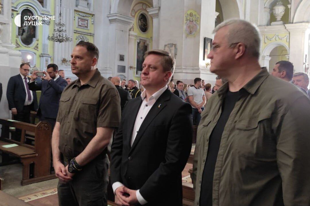 Зеленський і Дуда вшанували пам'ять жертв Волинської трагедії: всі деталі, фото і відео