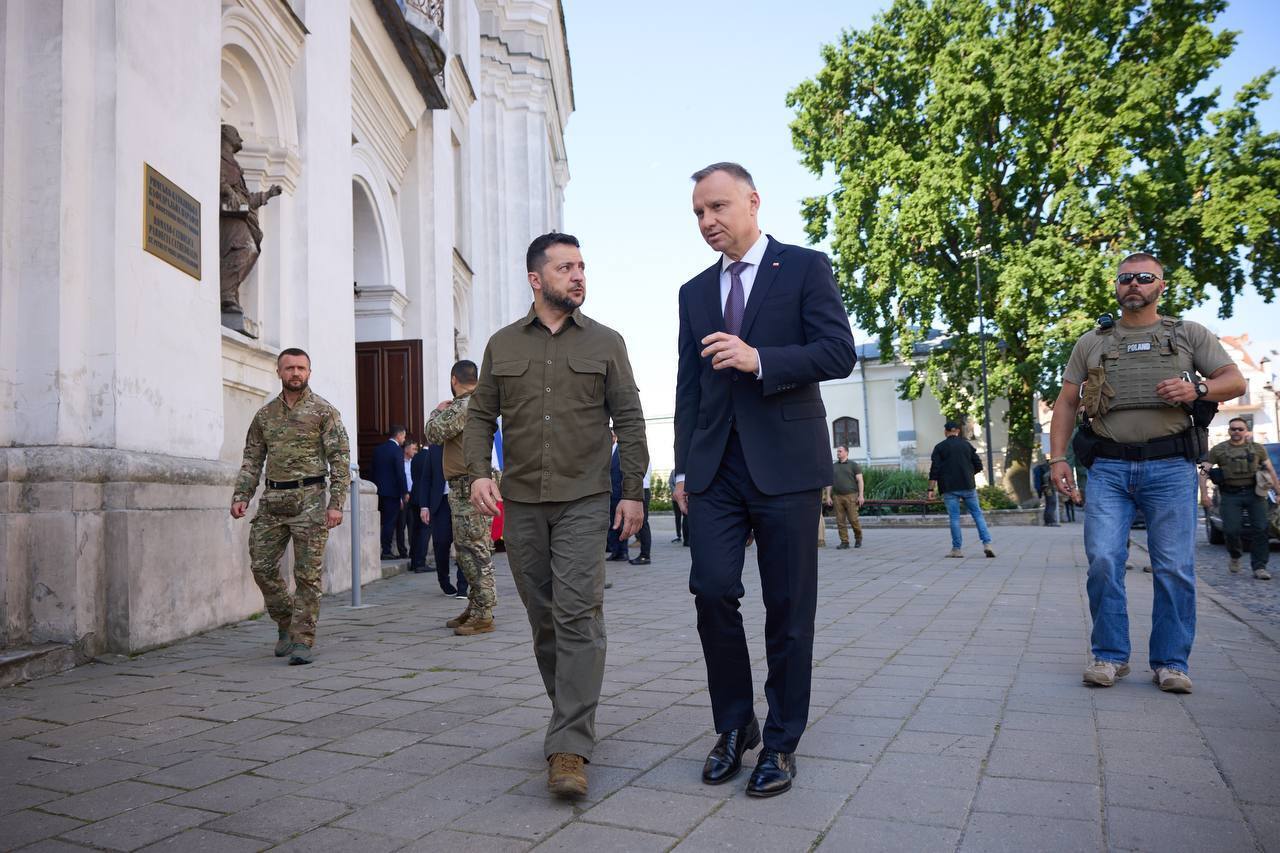 Зеленський і Дуда вшанували пам'ять жертв Волинської трагедії: всі деталі, фото і відео