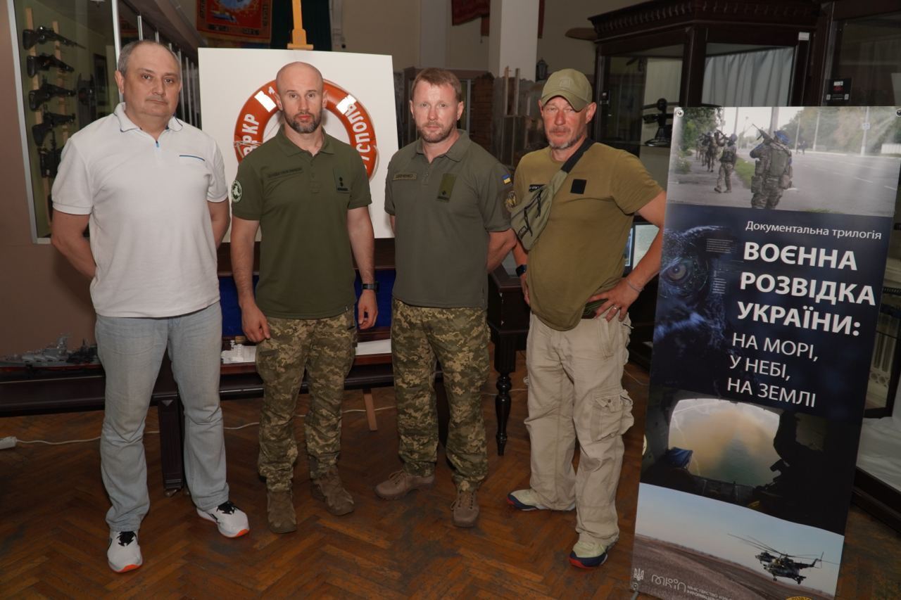У річницю встановлення українських прапорів на Зміїному військовим аташе  презентували фільм про героїчні події