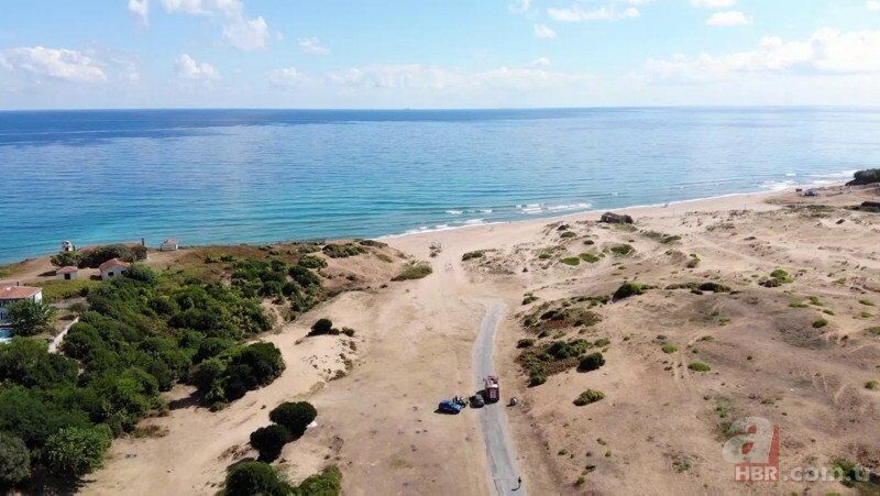 У Туреччині закрили один із пляжів через виявлення десятків боєприпасів. Фото і відео