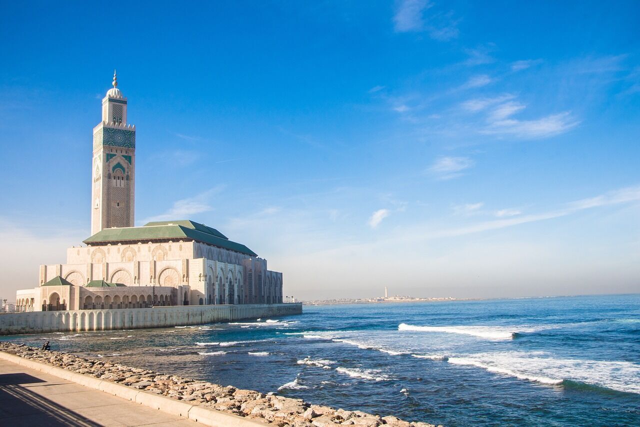 Король на купюрах и стоматологи на рынках: интересные факты о Марокко
