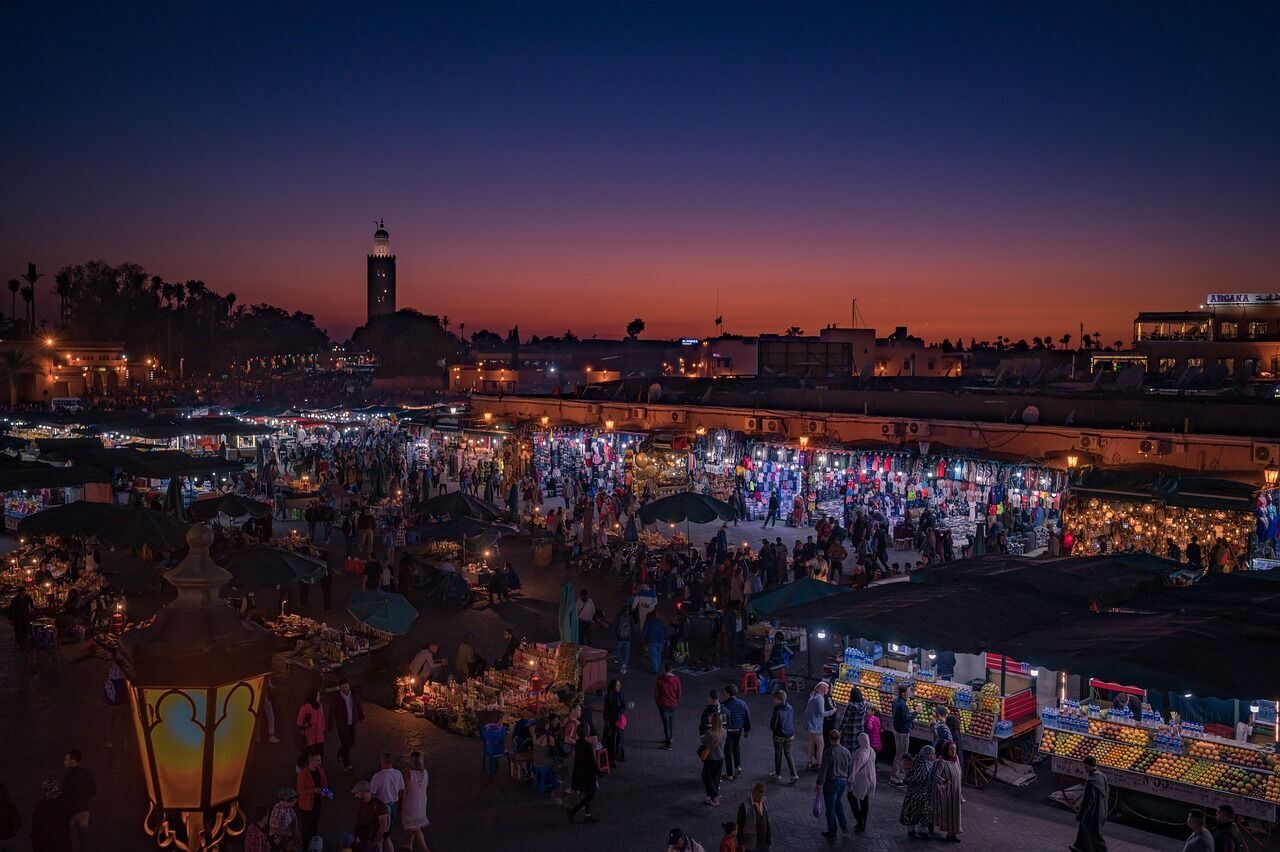 Король на купюрах и стоматологи на рынках: интересные факты о Марокко