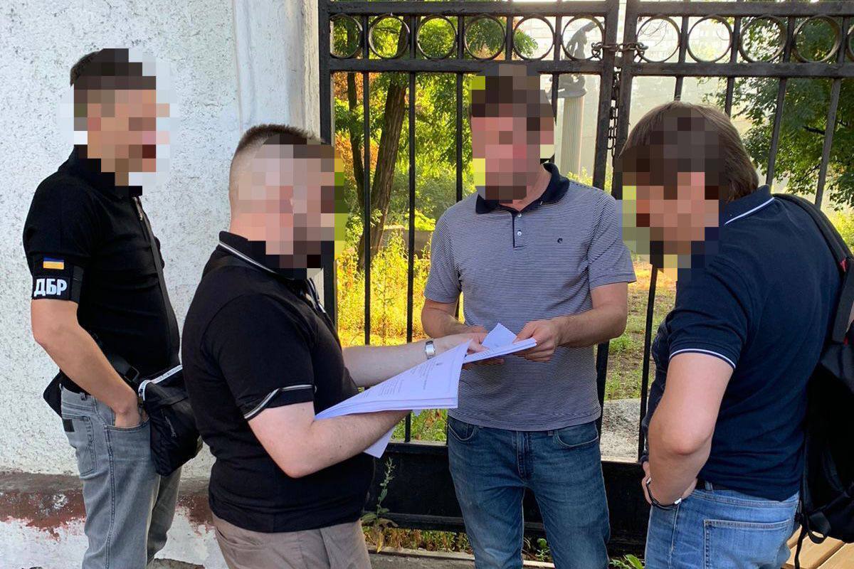 Трьом депутатам Київради повідомили про підозру в ухиленні від військової служби. Фото