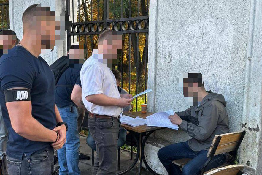 Трьом депутатам Київради повідомили про підозру в ухиленні від військової служби. Фото