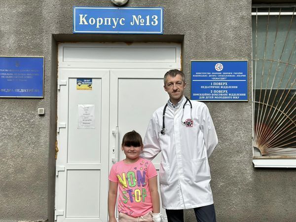 Постоянно кашляла и задыхалась: украинские медики спасли ребенка, в дыхательных путях которого застряла ложка. Фото