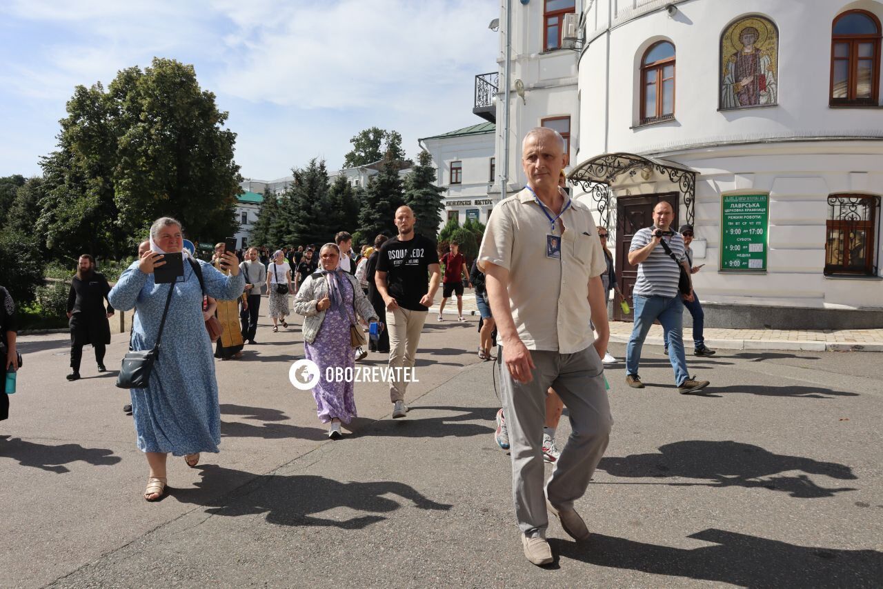 Обзивали "уродами" і переслідували: віряни УПЦ МП не дали комісії Мінкульту розпочати роботу в Києво-Печерській лаврі. Фото і відео