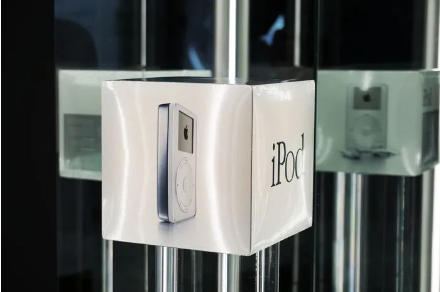 Плеер от Apple iPod продали на аукционе за 29 000 долларов