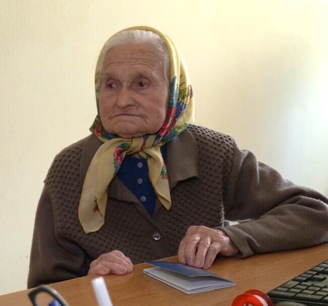 Бывшая связная УПА в 96 лет получила загранпаспорт, чтобы увидеться с внучкой в Амстердаме. Видео