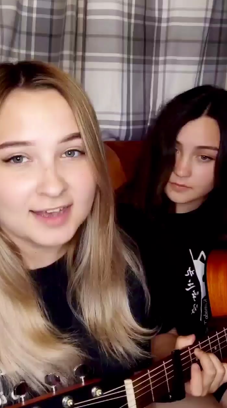 "Еще вчера они пели, а теперь их нет": в результате удара РФ по Запорожью погибли молодые музыкантки. Видео