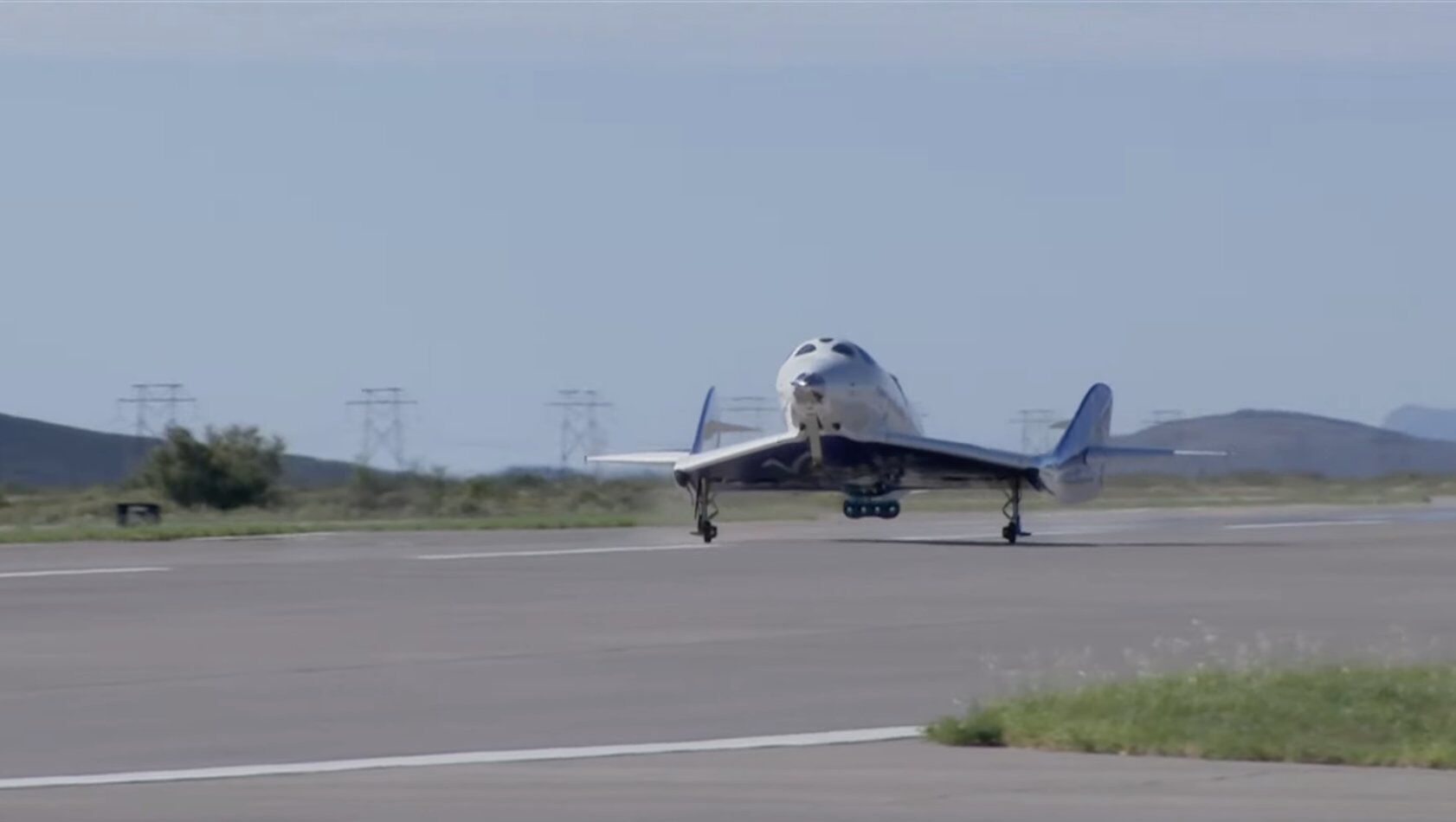 Virgin Galactic совершила первый туристический полет в космос: на борту – мама с дочерью и первый олимпиец. Фото и видео