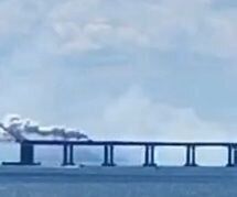 В Керчи раздались взрывы: у Крымского моста поднимался дым. Фото и видео