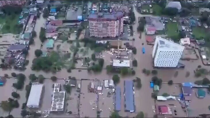 Карма? У Росії прорвало дамбу і населений пункт затопило по третій поверх. Фото і відео