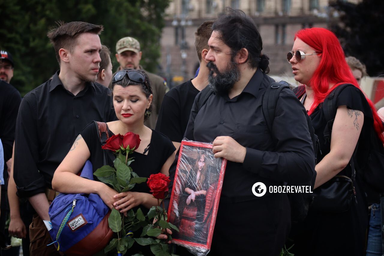 Тільки знайшла кохання: у Києві попрощалися з бойовою медикинею "Блискавкою". Фото і відео