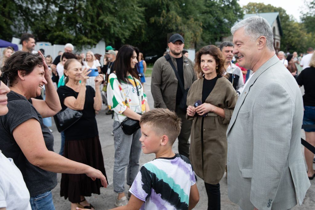 У Києві на ВДНГ показали техніку, яку відправлять військовим на фронт. Фото