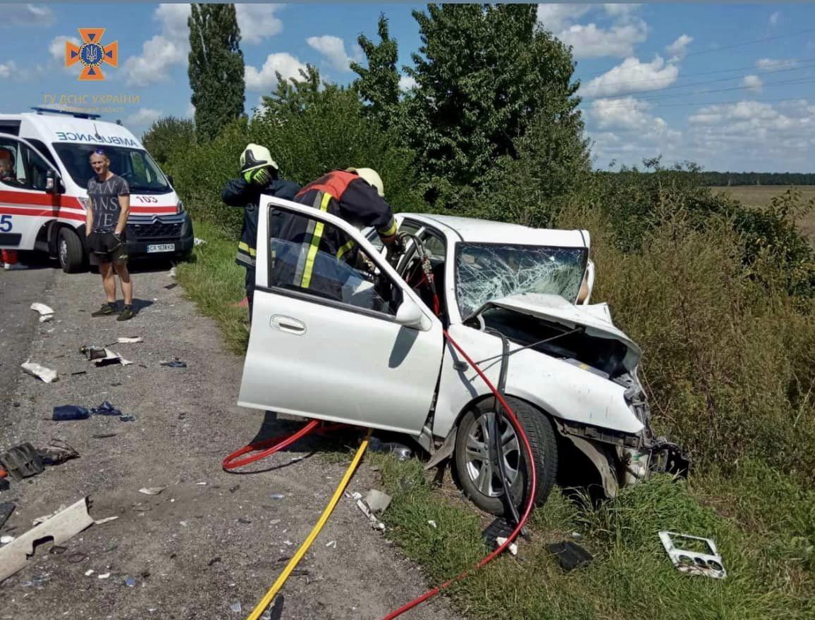 Авто розірвало на шмаття: на Черкащині три автівки влаштували смертельну ДТП. Фото