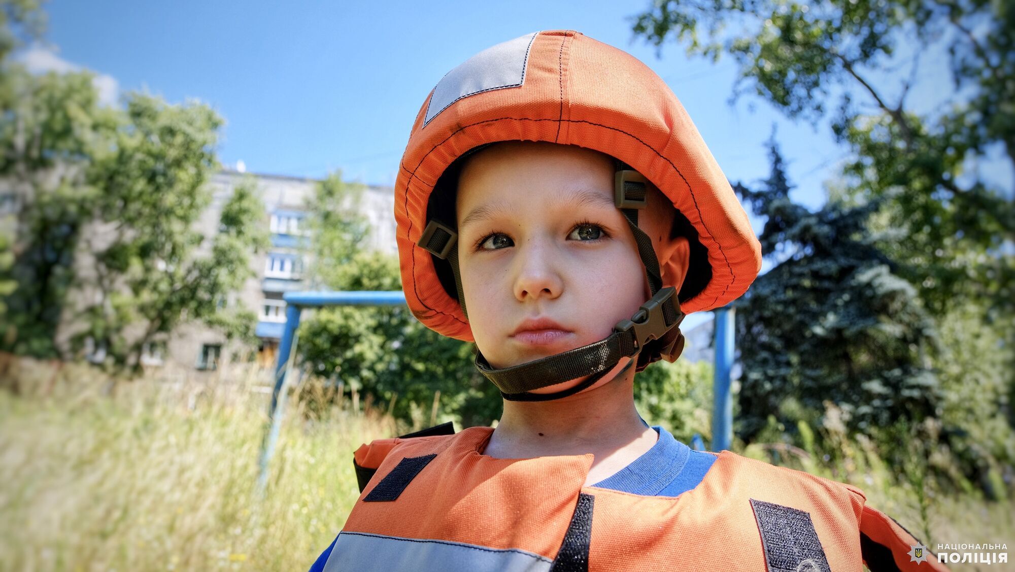Мальчик мечтает стать президентом: из прифронтового города Донецкой области спасли мать с тремя малолетними детьми. Видео