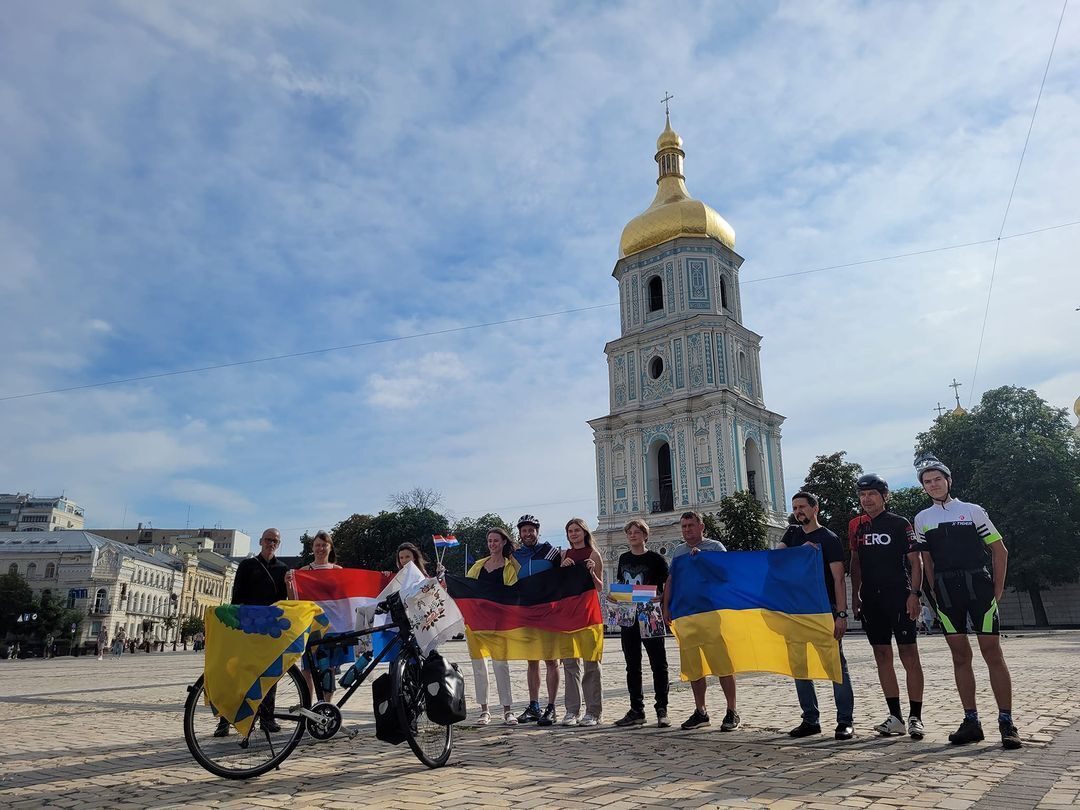 Немецкий журналист 42 дня ехал на велосипеде из Люксембурга в Киев, чтобы собрать деньги для Украины. Фото