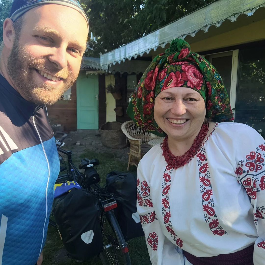 Німецький журналіст 42 дні їхав велосипедом із Люксембурга до Києва, аби зібрати гроші для України. Фото