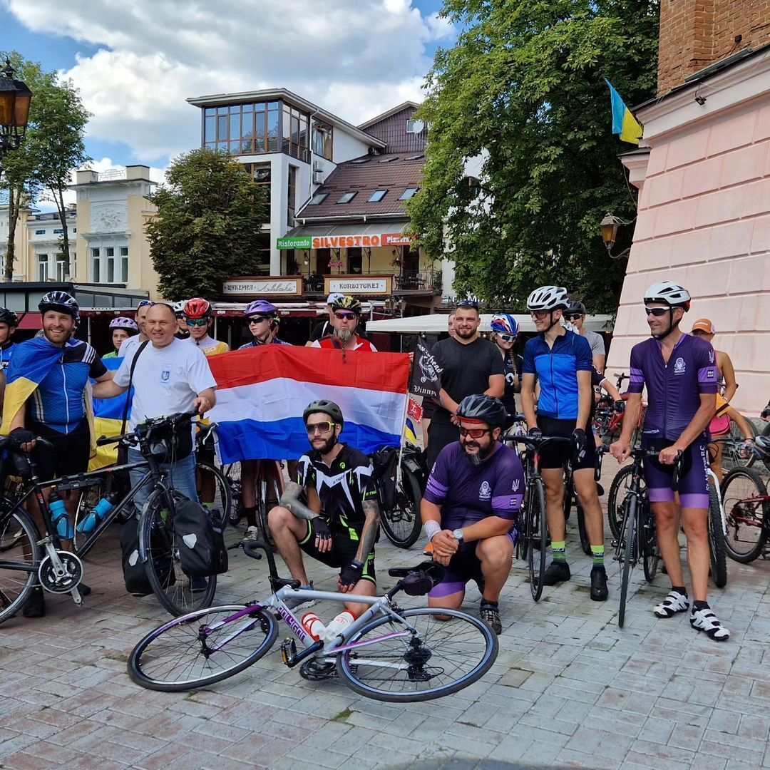 Немецкий журналист 42 дня ехал на велосипеде из Люксембурга в Киев, чтобы собрать деньги для Украины. Фото