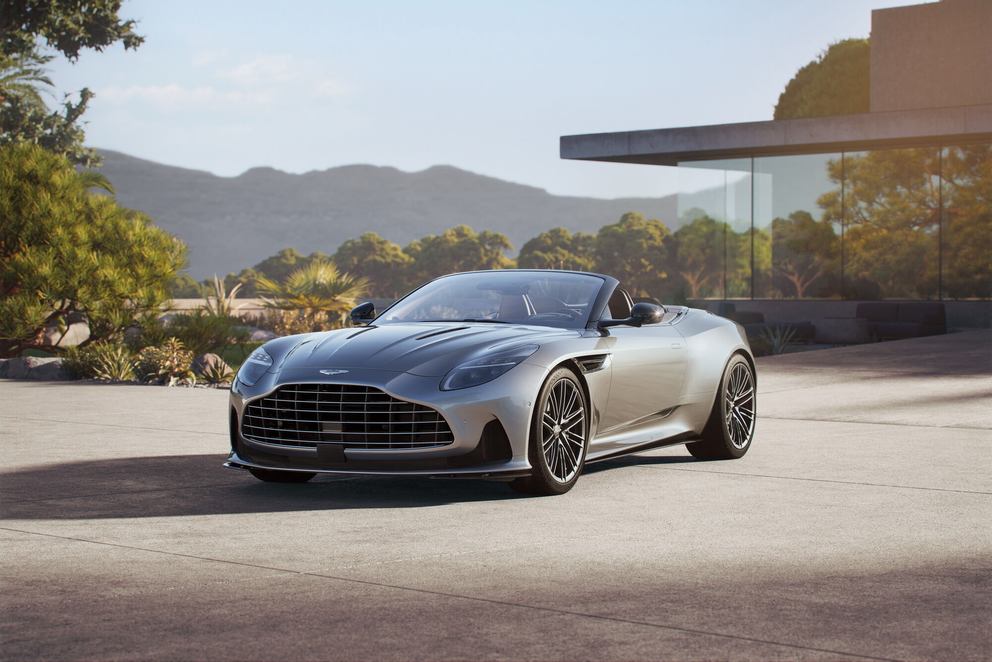 Aston Martin представив 680-сильний кабріолет DB12 Volante