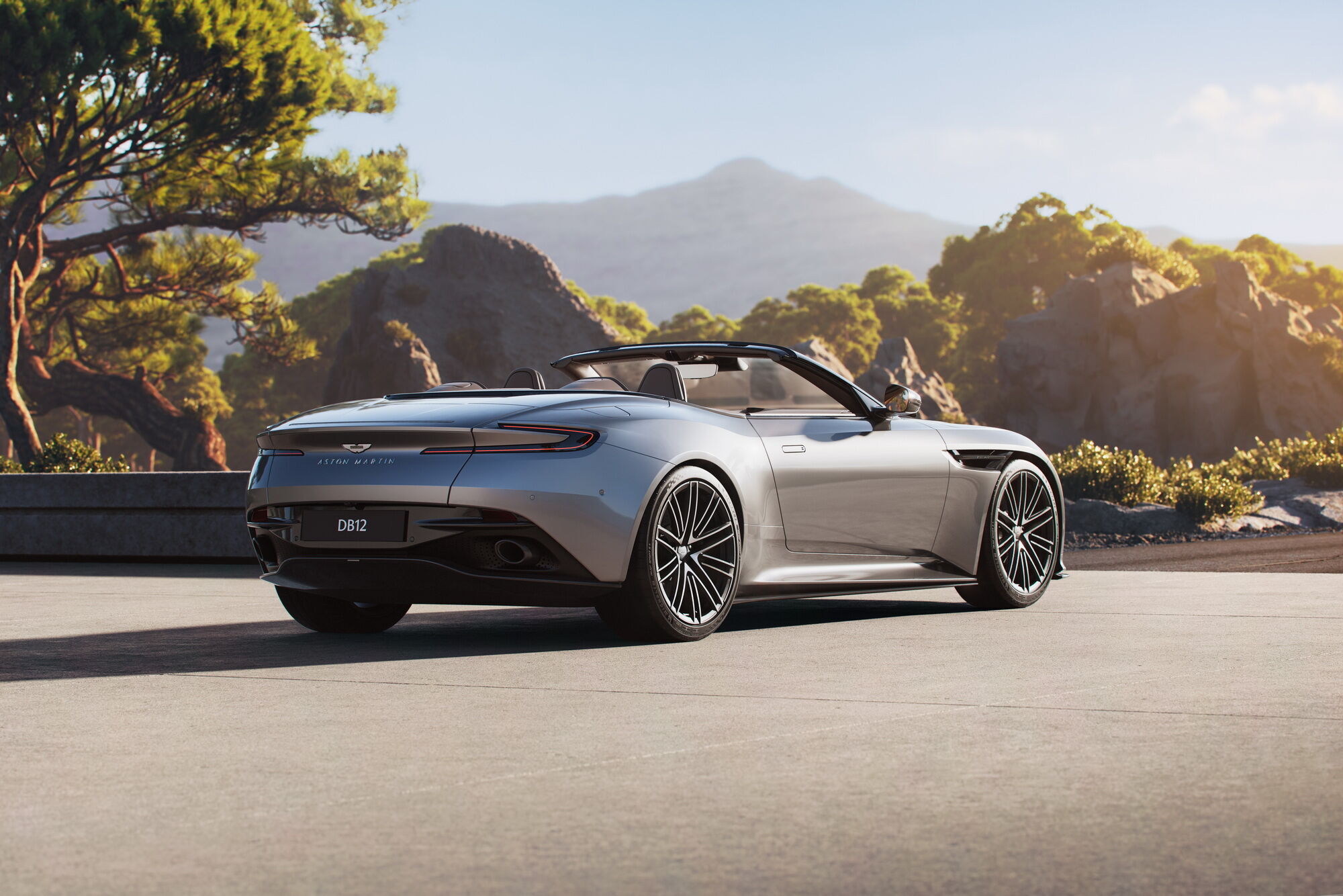 Aston Martin представив 680-сильний кабріолет DB12 Volante