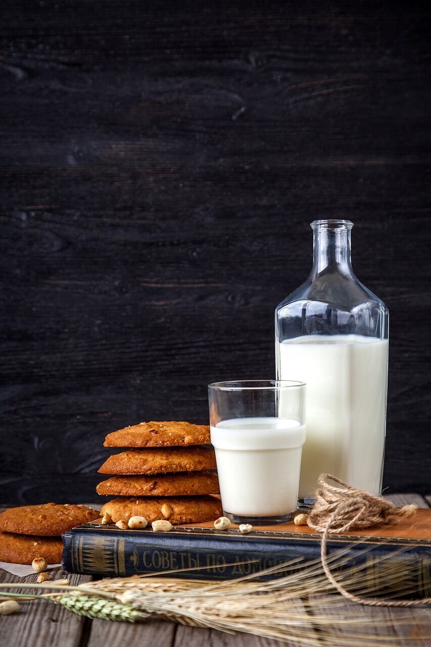 С чем нельзя употреблять молоко: рассказываем о причинах