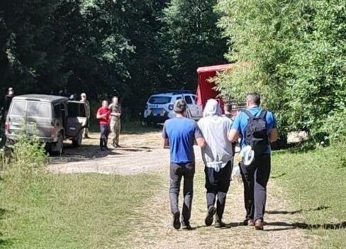 Сутки бродил в лесу: на границе с Румынией пограничники обнаружили обессиленного уклониста. Фото