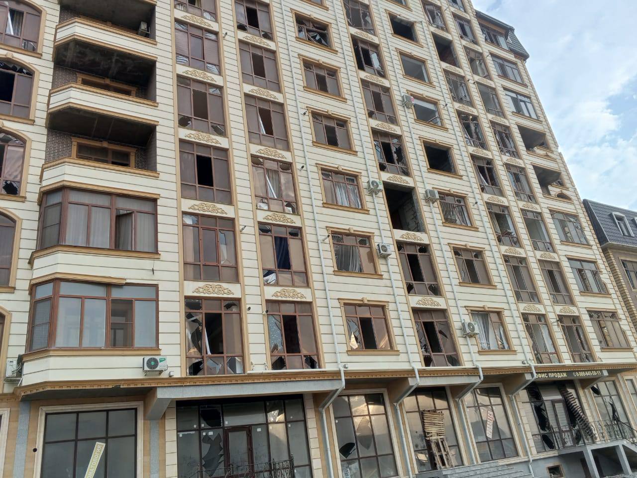 У російській Махачкалі стався вибух на АЗС: 35 людей загинули, десятки постраждалих. Фото і відео