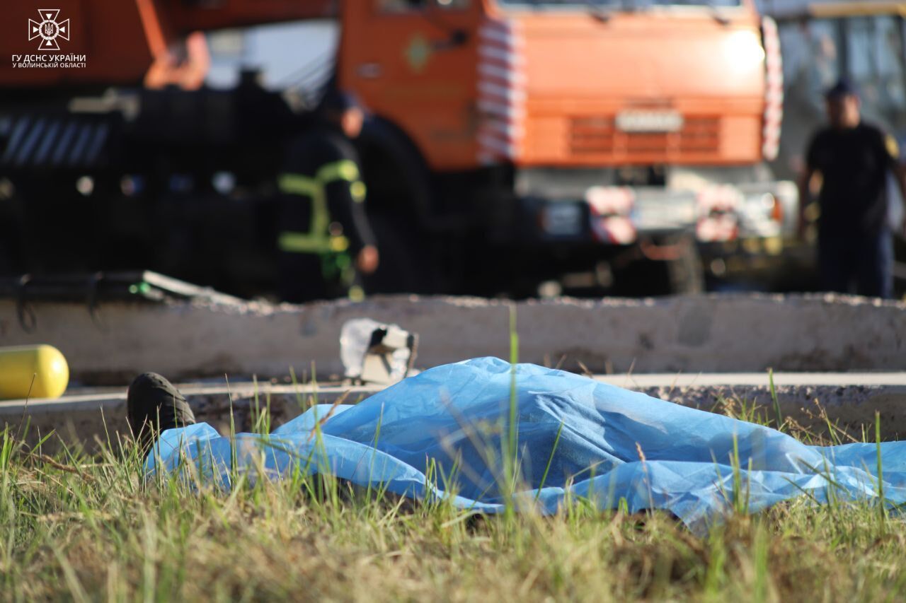 Окупанти вдарили по підприємству в Луцьку, загинуло троє людей: рятувальники ліквідували наслідки. Фото