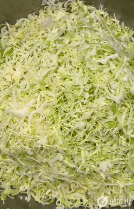 Вкусный салат из капусты на зиму: овощи остаются хрустящими