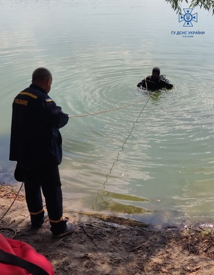 В Киеве на озере Алмазное утонул мужчина: подробности трагедии. Фото