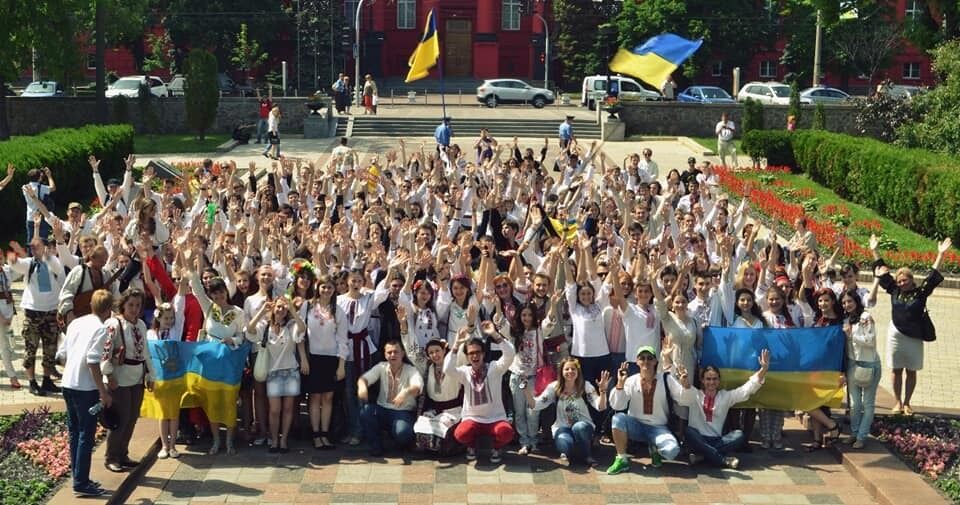 В Киеве некуда было надеть вышиванку, поэтому решил организовать Мегамарш: на фронте погиб украинец Андрей Бабинский
