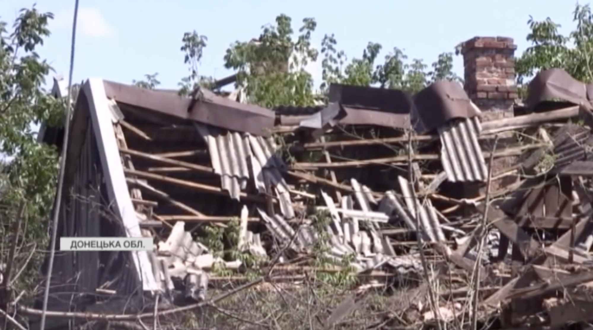 Разбитые дома и безлюдные улицы: как выглядит прифронтовой поселок Нью-Йорк на Донбассе. Видео