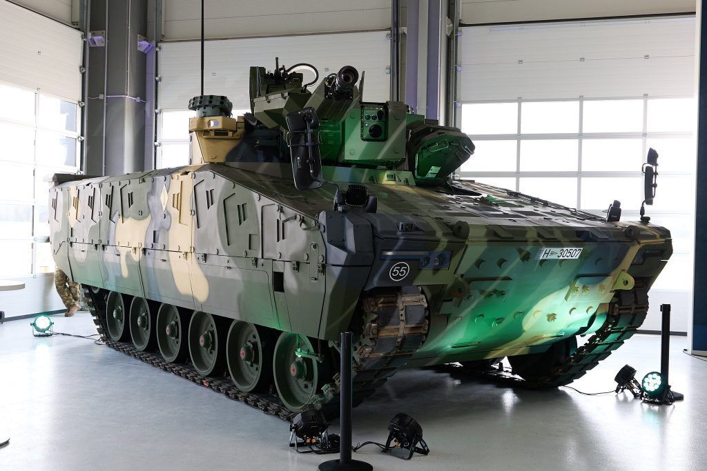 Немецкий концерн Rheinmetall открыл рядом с Украиной завод по производству БМП Lynx: строили три года. Фото